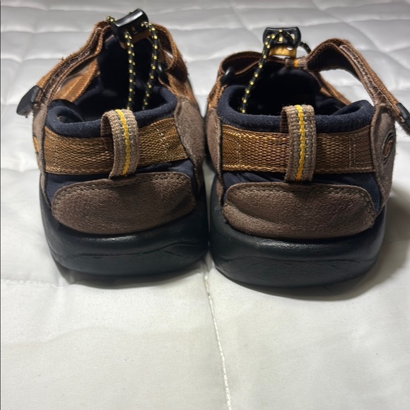 Keen Closed Toe Waterproof Brown Outdoor Adventure Sandals - Picture 2 of 11